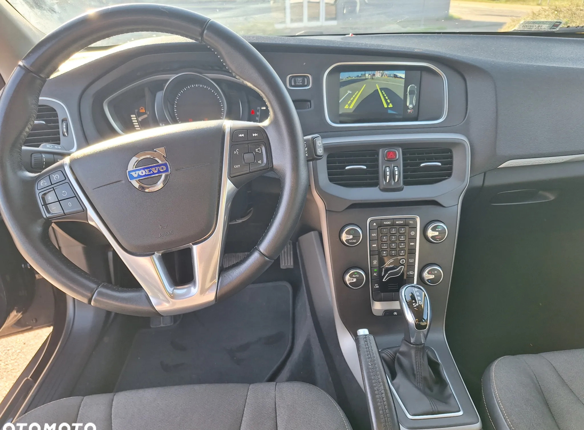 Volvo V40 cena 56900 przebieg: 132000, rok produkcji 2016 z Gdynia małe 254